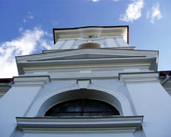 pohled na opravenou v kostela od vchodu (rok 2000)