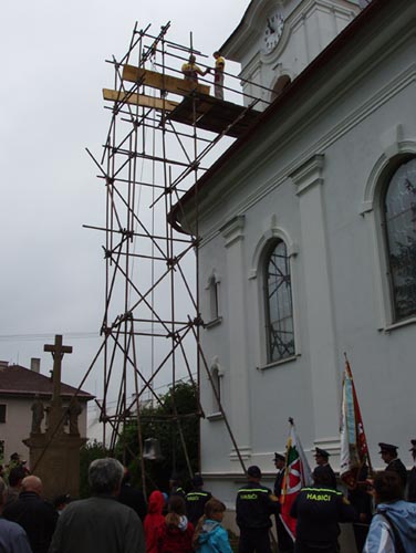 vyzvedvn zvonu na zvonici (rok 2011)
